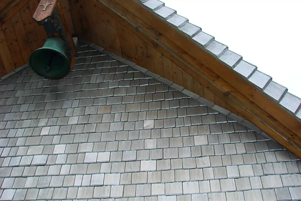 kleinwinnaden 3 Ortgangsanschluss gespaltener Fichtenschindeln in Kleinwinnaden