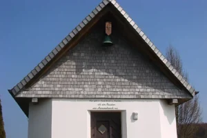 Frontansicht der vorvergrauten Fichtenschindeln in Kleinwinnaden