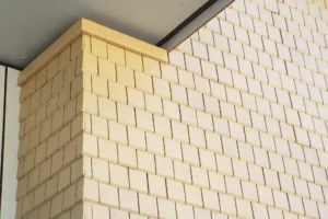 Nahaufnahme Ortgangdetail bei Holzschindeln